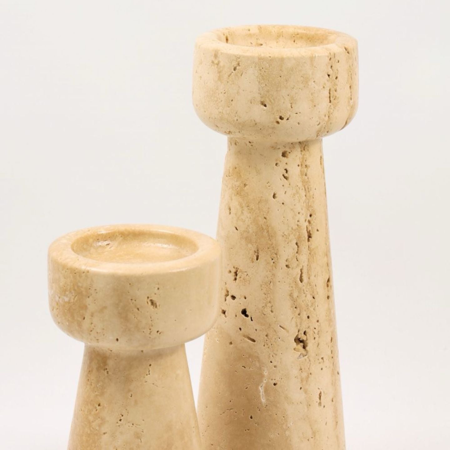 HONI Kerzenhalter aus Travertin