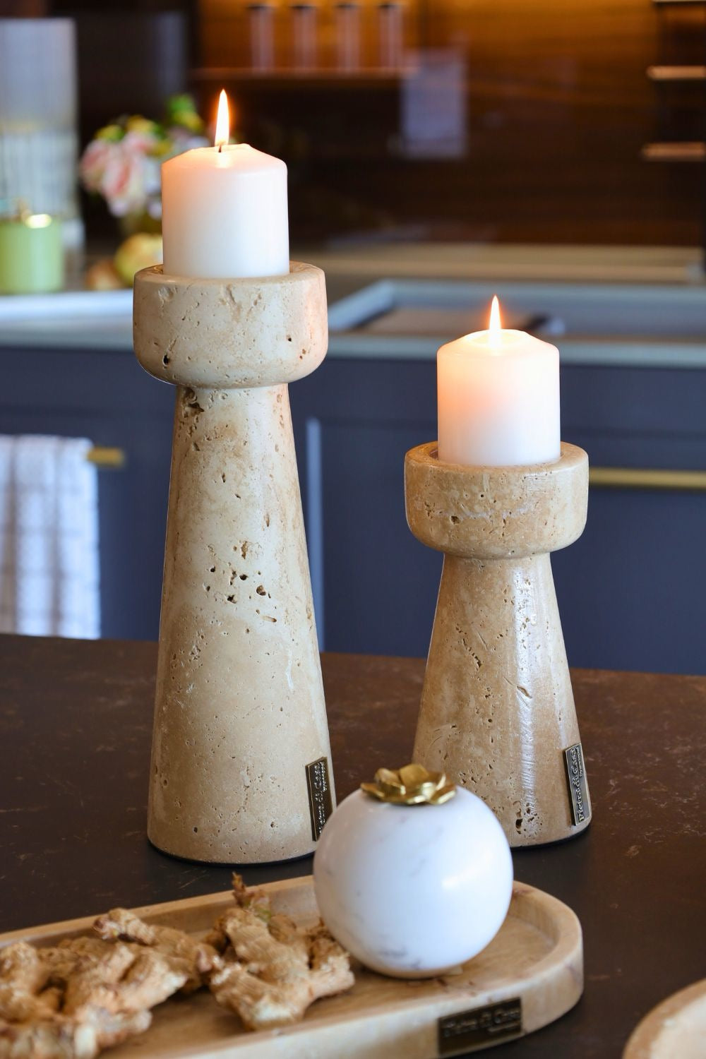 HONI Kerzenhalter aus Travertin